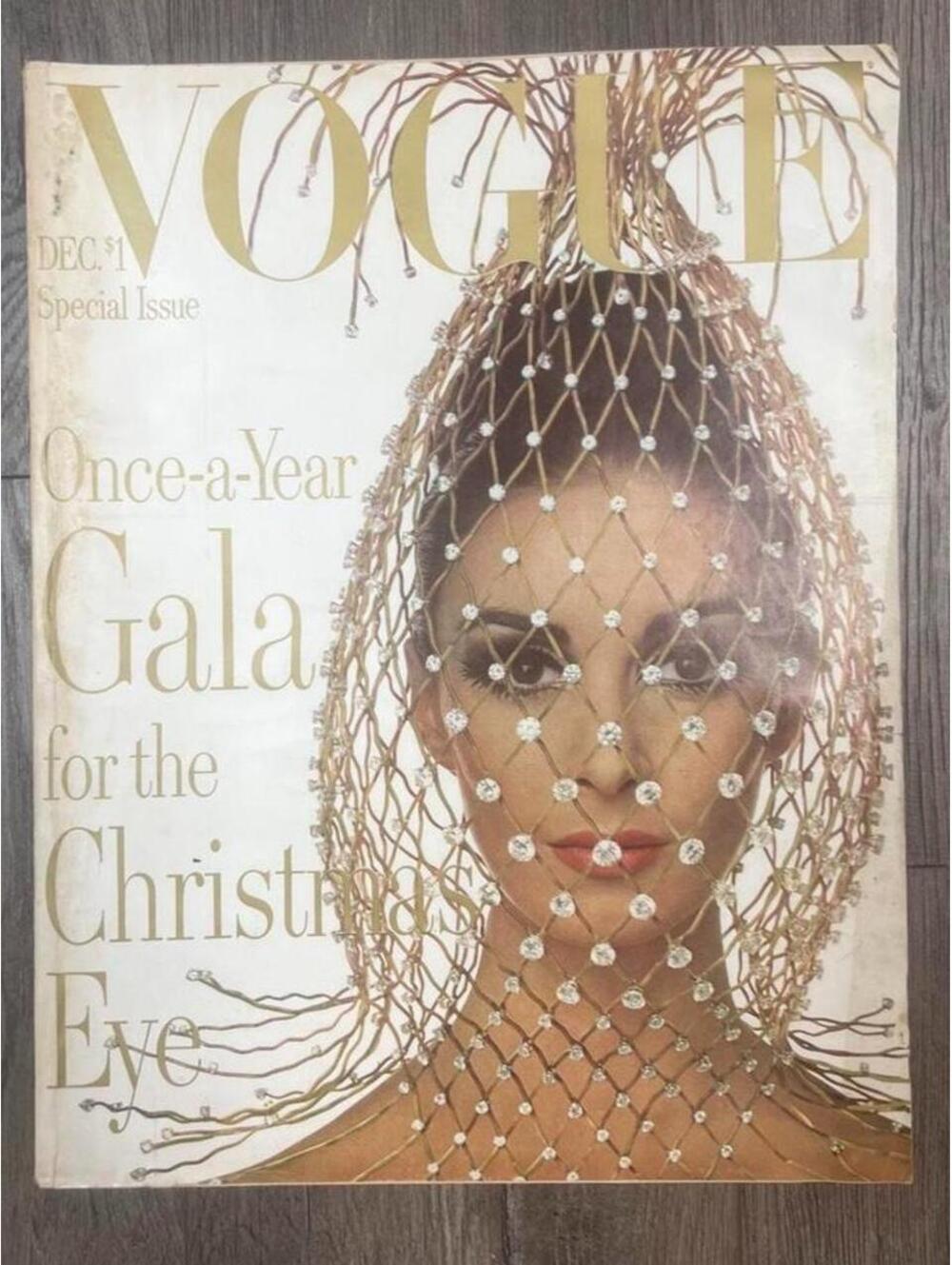 Vintage Vogue US magazine from December 1, 1965.